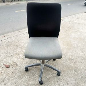 Ghế Xoay Đệm Nỉ Xám Lưng Nỉ Đen Cũ